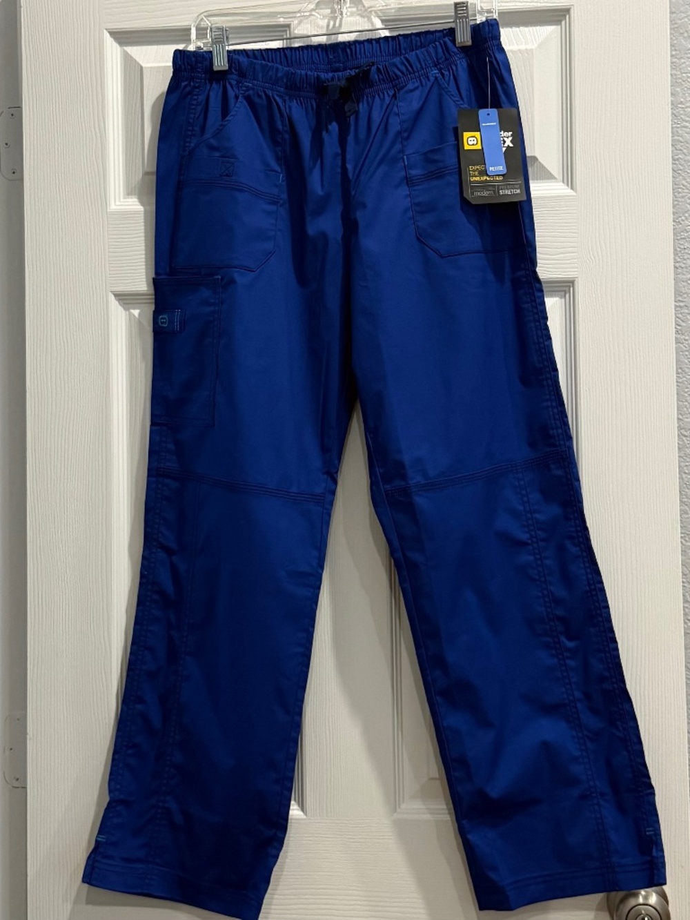 NWT Women's Size Medium PETITE Wonder Wink Scrub Pants
